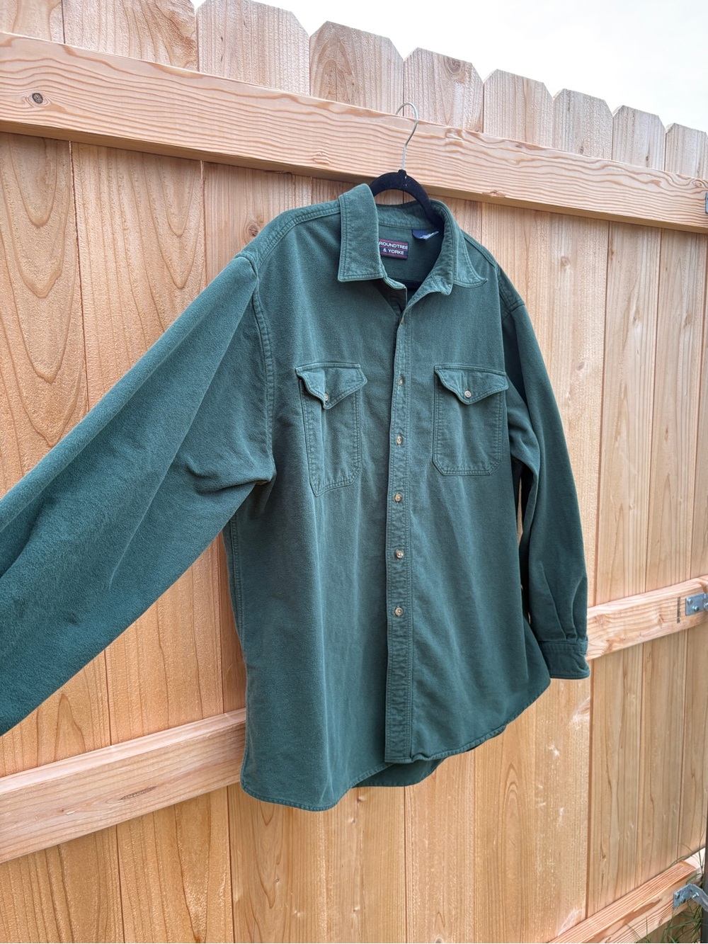 Roundtree & Yorke Forest Green Casual Button-Down Shirt